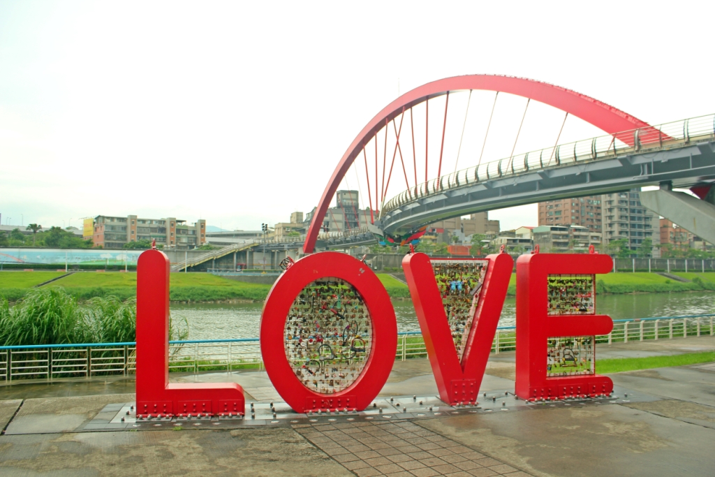 Love Sign & Rainbow Bridge